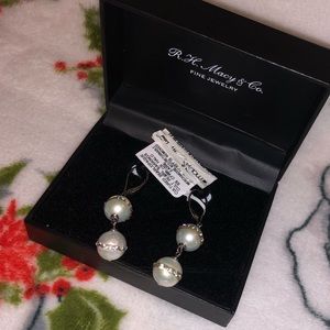 Cultured pearl/Opaque earrings